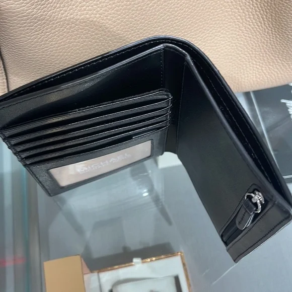 Michael Kors Jet Set Travel Passport Wallet
Black Signature/Silver-Tone Hardware - Picture 8 of 16